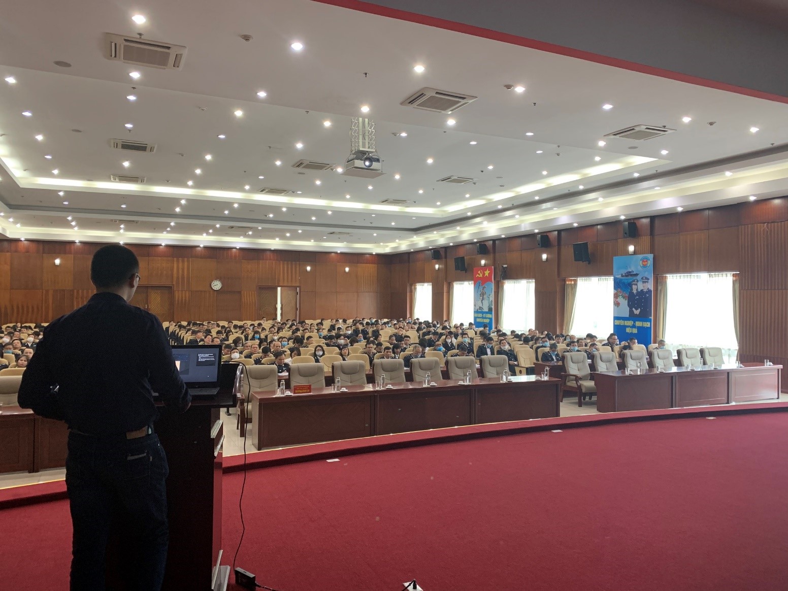 COE Việt Nam đã triển khai thành công khóa đào tạo Nhận thức về CMCN 4.0 và Ứng dụng của CMCN 4.0 đến hoạt động của ngành Hải Quan cho 400 cán bộ của Cục Hải Quan thành phố Hải Phòng.