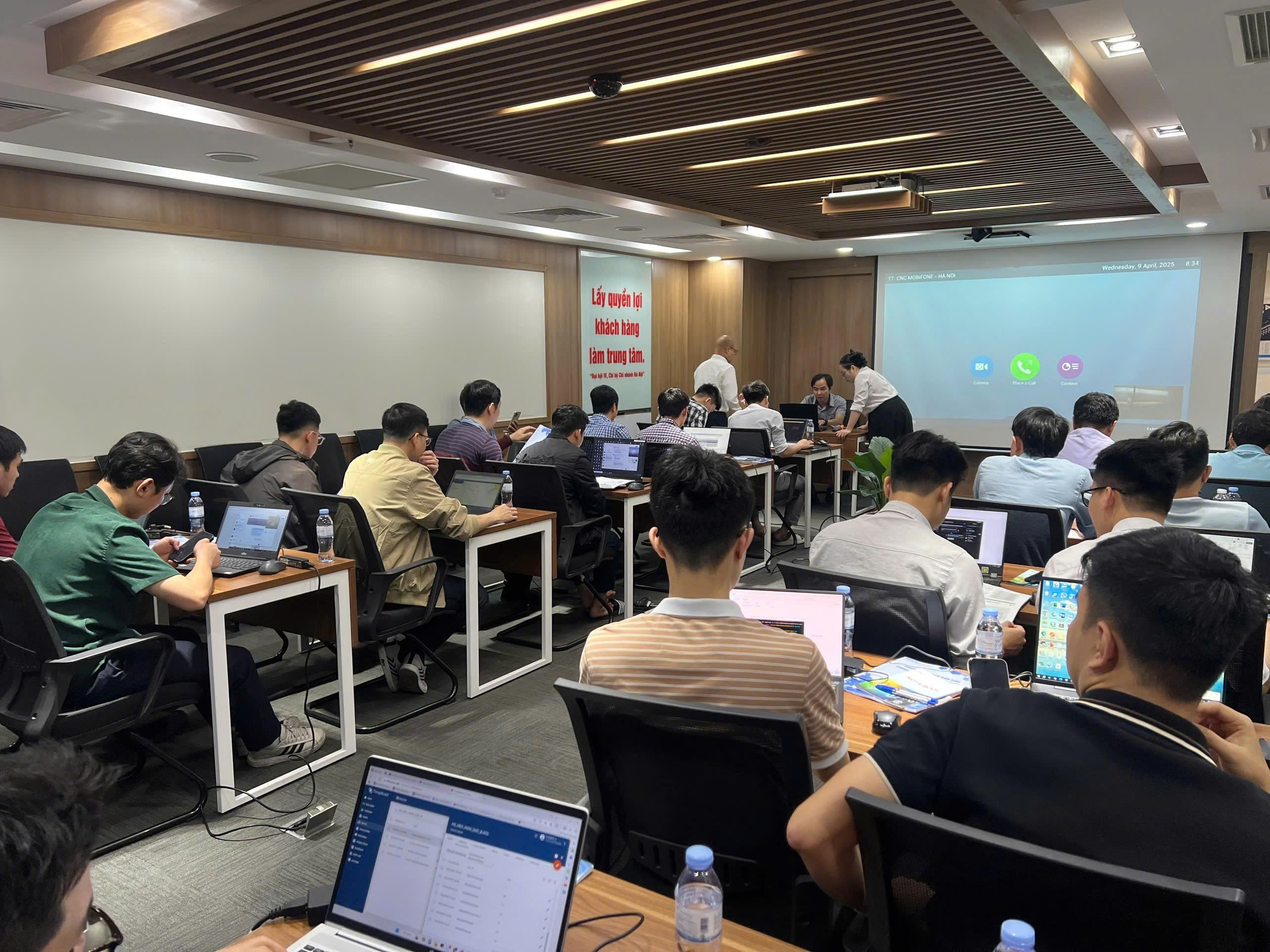 Khóa đào tạo "Thiết kế vi mạch bán dẫn trong sản xuất" dành cho Trung Tâm Công Nghiệp Công Nghệ Cao Mobifone được COE tổ chức thành công tốt đẹp.