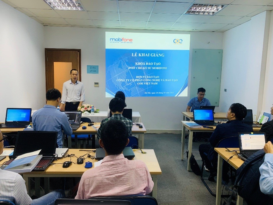 Các Kỹ sư của Tổng công ty Viễn thông Mobifone (Mobifone) tham gia khóa đào tạo Juniper Networks Design Fundamentals (JNDF)