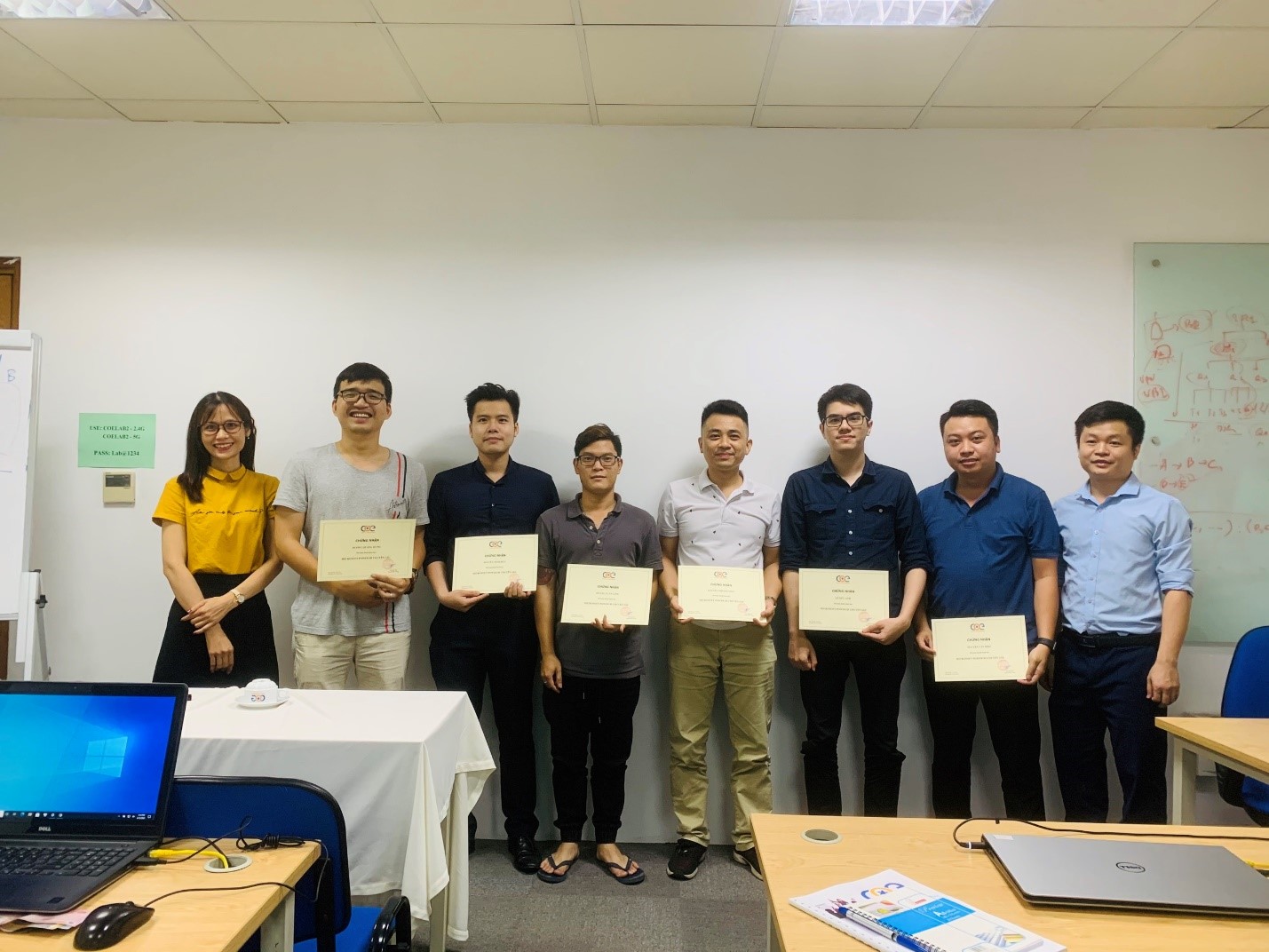 Các cán bộ thuộc Tổng công ty Cổ phần Bảo hiểm hoàn thành xuất sắc Khoá đào tạo Power BI nâng cao do COE Việt Nam tổ chức.
