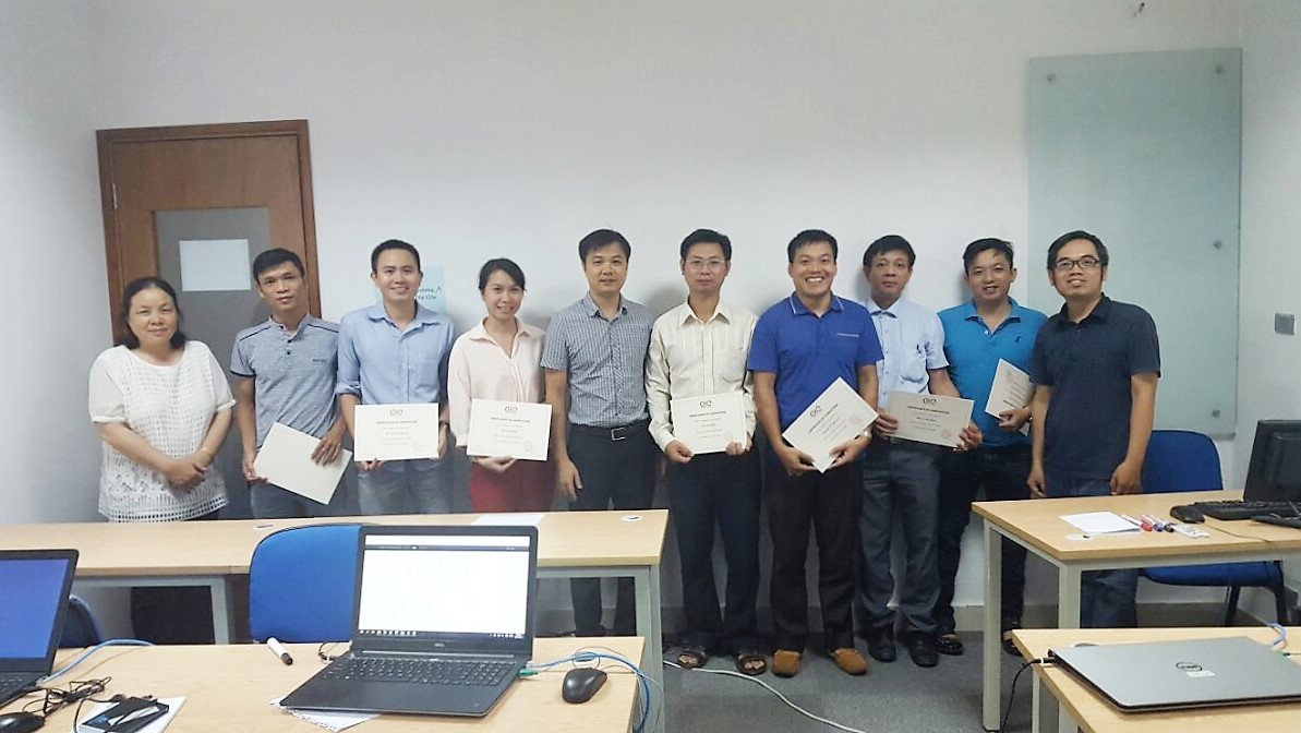Các cán bộ của Tổng công ty Hạ tầng mạng (VNPT NET) hoàn thành khóa học CCNA SP do COE Việt Nam đào tạo.