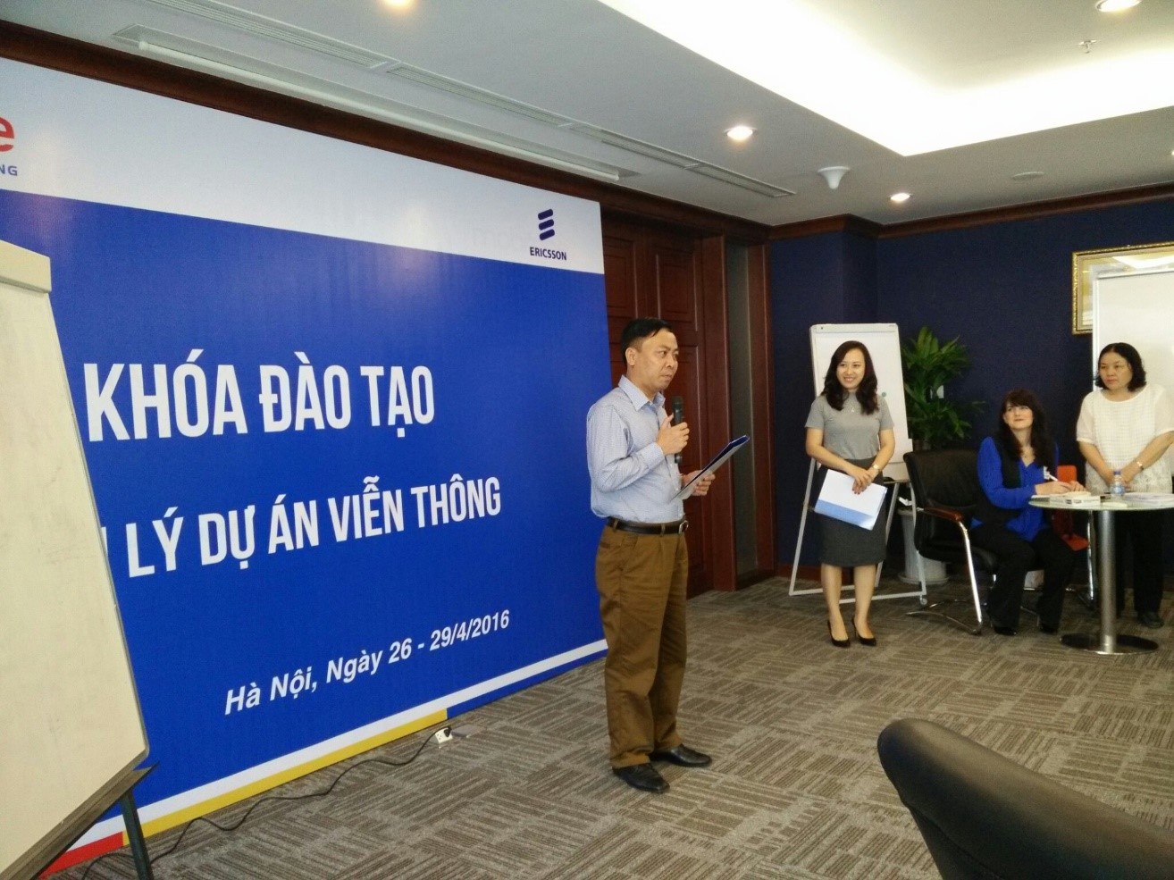 Khóa đào tạo Quản lý dự án Viễn thông theo chuẩn tiêu chuẩn kỹ thuật của Ericsson dành cho các cán bộ của Trung tâm đo kiểm và Sửa chữa thiết bị viễn thông Mobifone