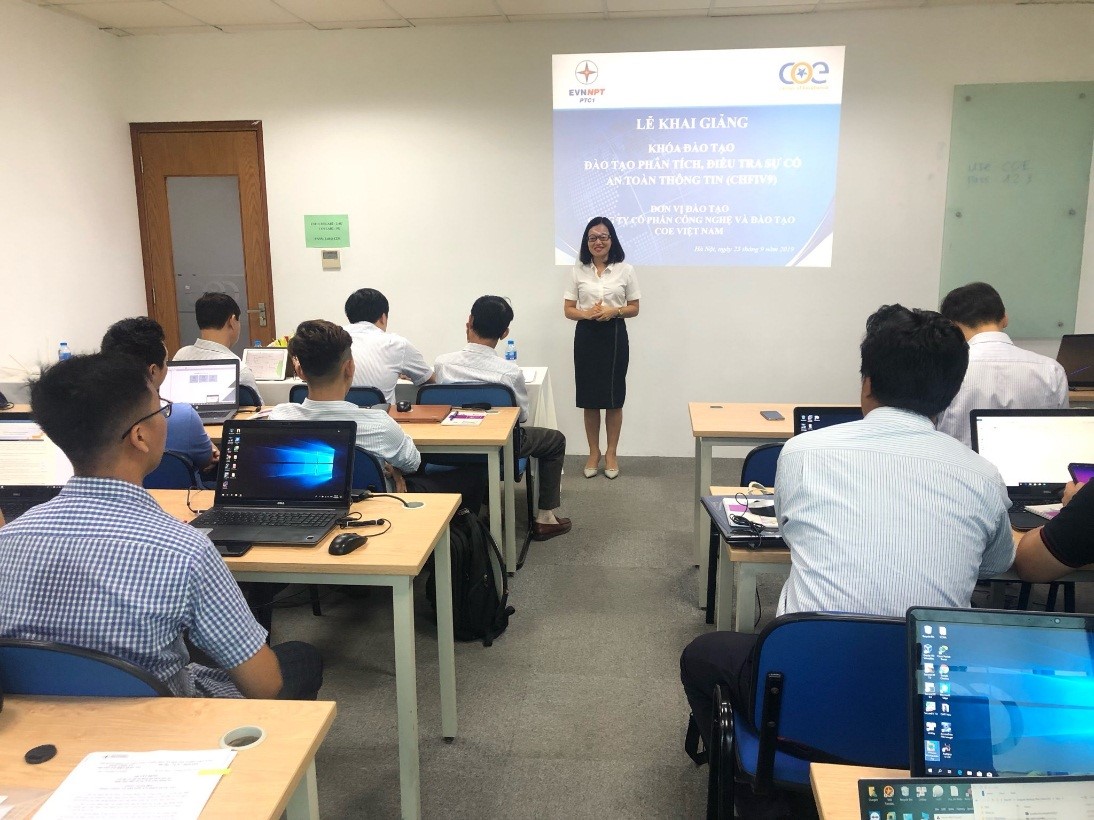 Các cán bộ thuộc Công ty Truyền tải điện 1 tham gia khóa học Đào tạo phân tích, điều tra sự cố an toàn thông tin (Computer Hacking Forensic Investigator v9 (CHFI v9) tại COE Việt Nam.