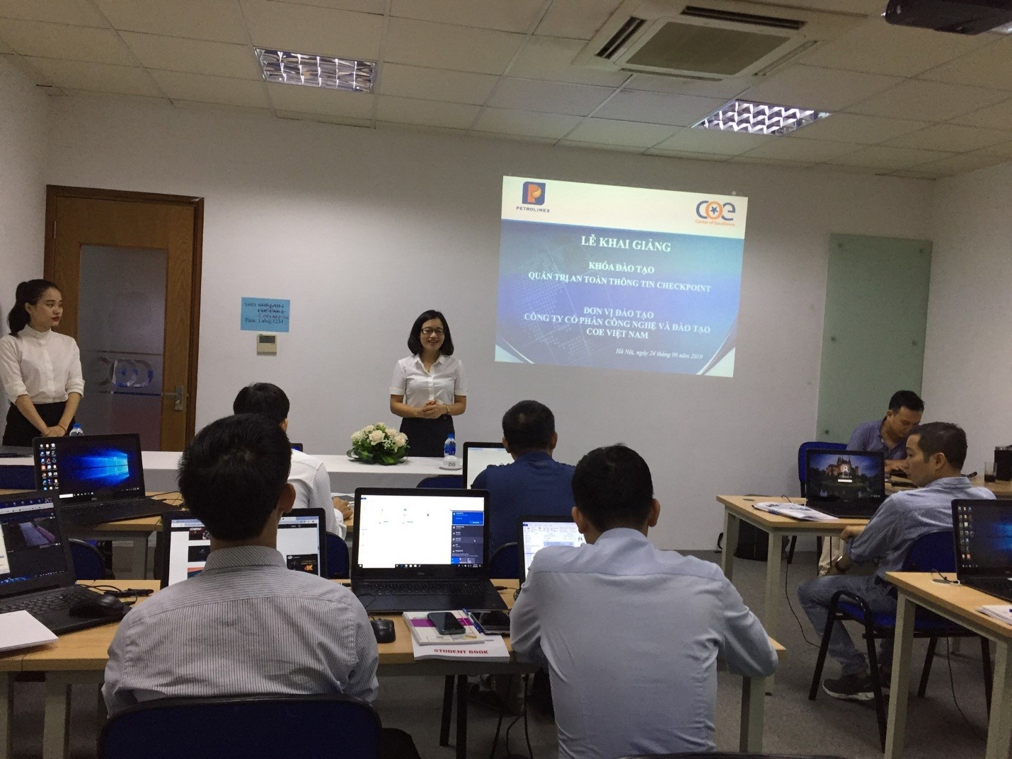 Khóa đào tạo Quản trị An toàn thông tin CheckPoint (Check Point Certified Security Administrator - CCSA) được COE Việt Nam đào tạo cho các cán bộ của Công ty CP tin học Viễn thông Petrolimex (Piacom).