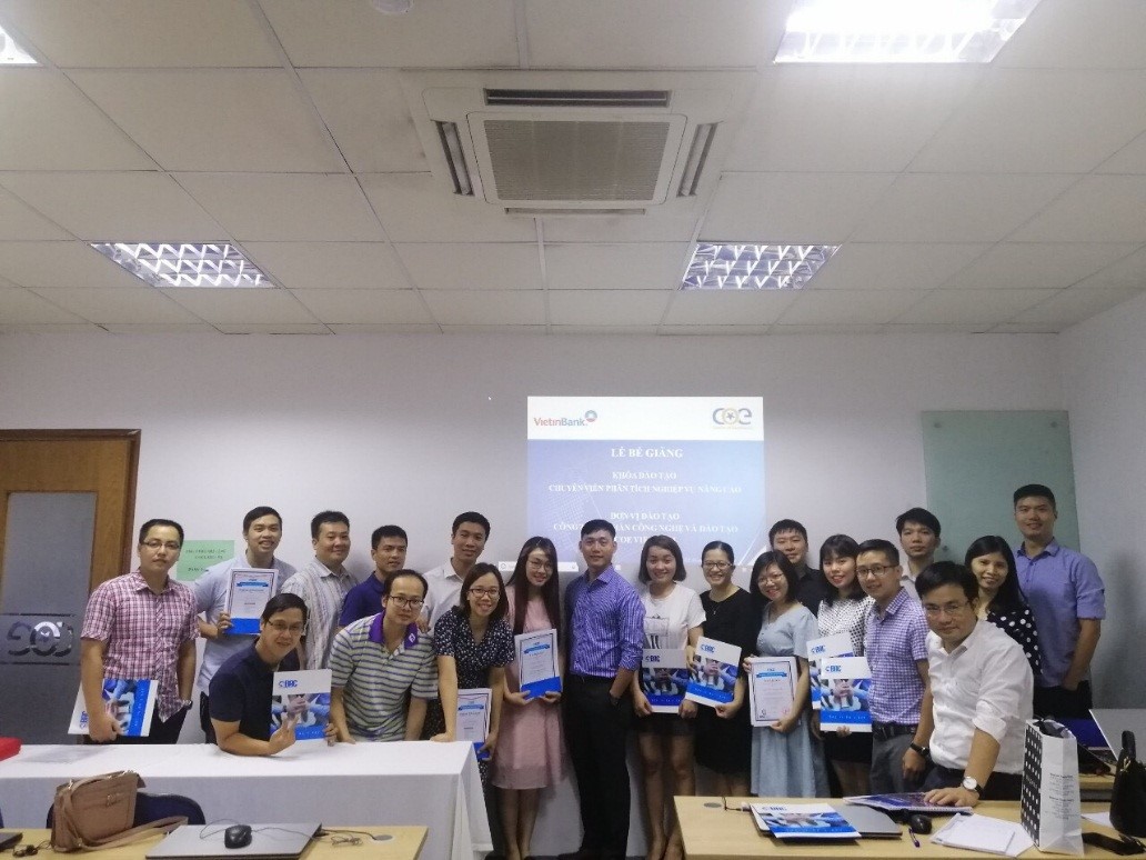 Các cán bộ thuộc Ngân hàng Vietinbank tham gia khóa đào tạo: “Chuyên viên phân tích nghiệp vụ nâng cao” do COE Việt Nam tổ chức