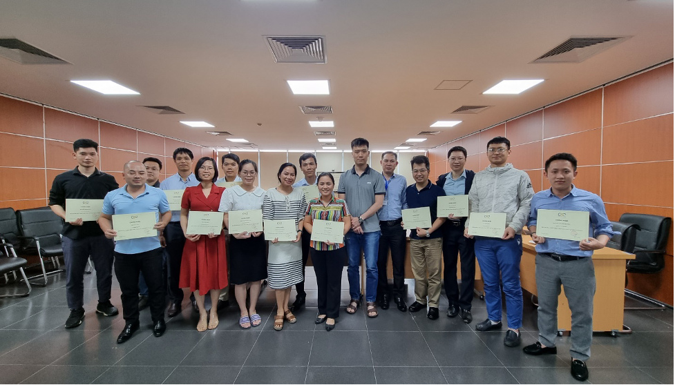 Các cán bộ thuộc Tổng công ty Hạ tầng mạng hoàn thành xuất sắc Khoá đào Applied Internet Of Things Essentials do COE Việt Nam tổ chức.